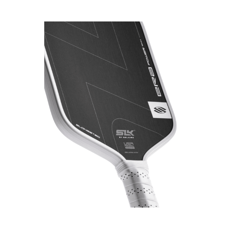 Raquette de pickleball SLK ERA Power Allonge avec surface texturée Raw Spin pour puissance et effet.