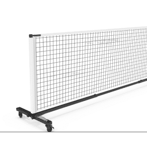 Image d'un filet de pickleball BOOMA portatif sur roulette BOOMA.